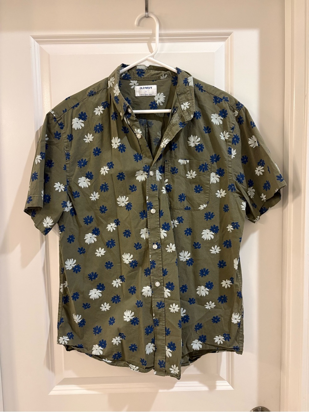 Old Navy Olive Green Floral Short-Sleeve Button-Down Shirt